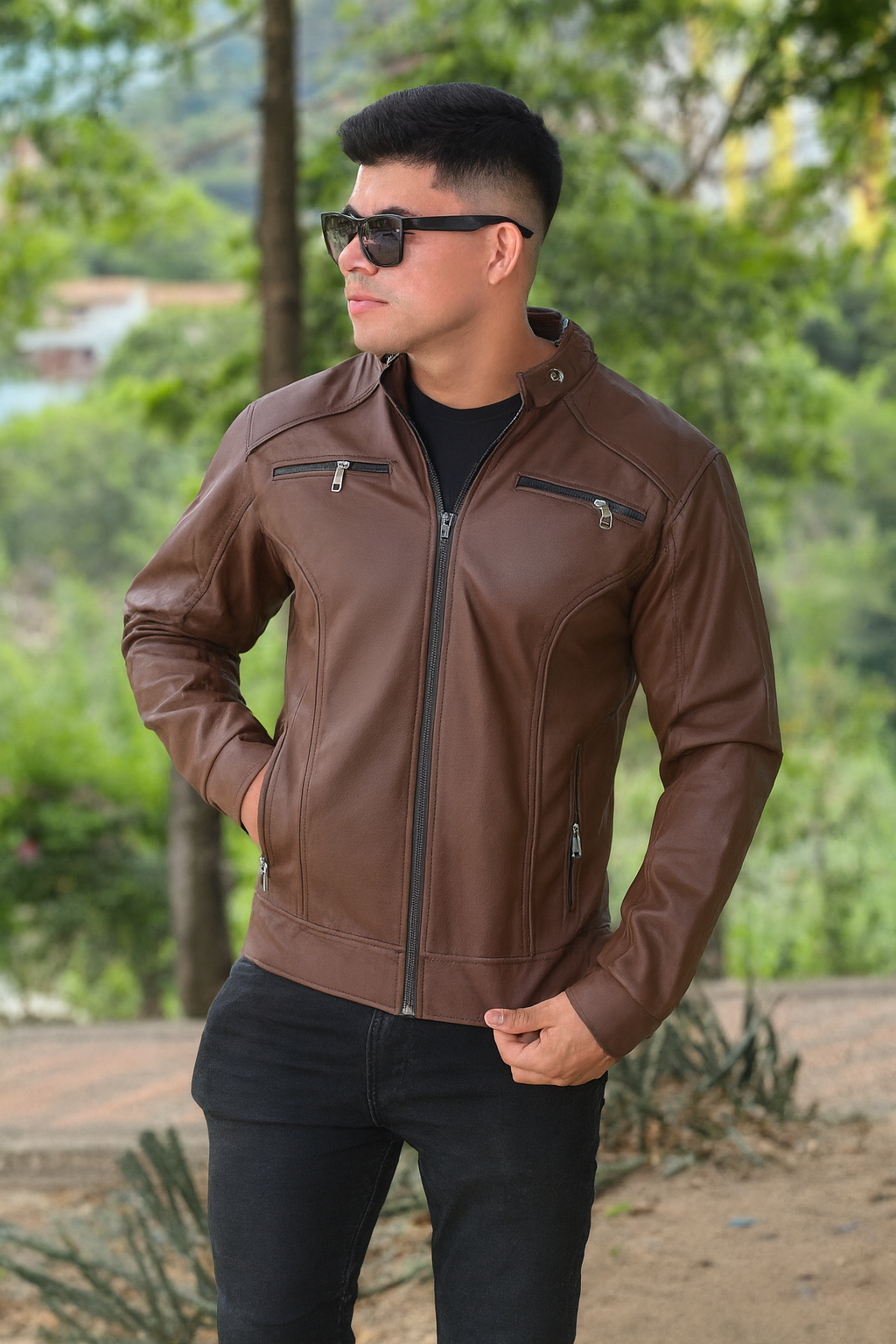 CHAQUETA CABALLERO CUERINA CON CUELLO DE DOBLE BROCHE-VENA BROCHE