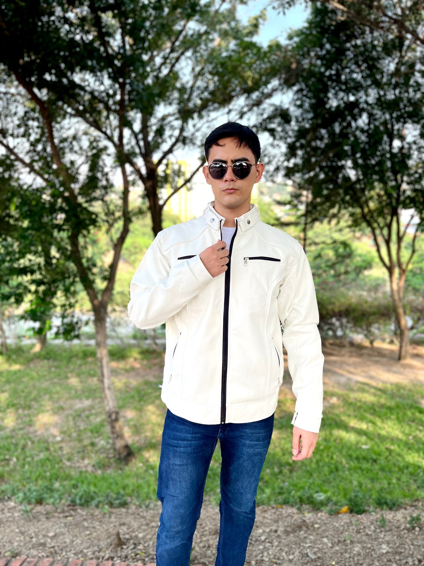 CHAQUETA CABALLERO CUERINA CON CUELLO DE DOBLE BROCHE-VENA BROCHE