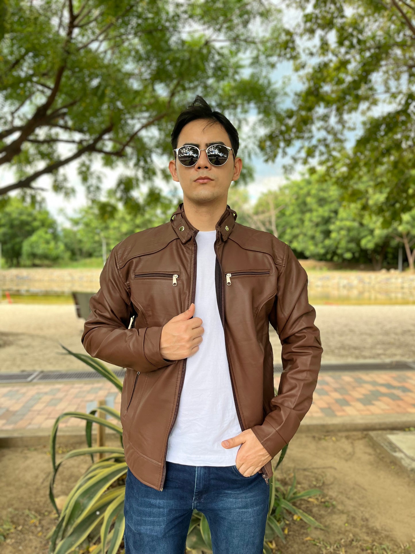 CHAQUETA CABALLERO CUERINA CON CUELLO DE DOBLE BROCHE-VENA BROCHE