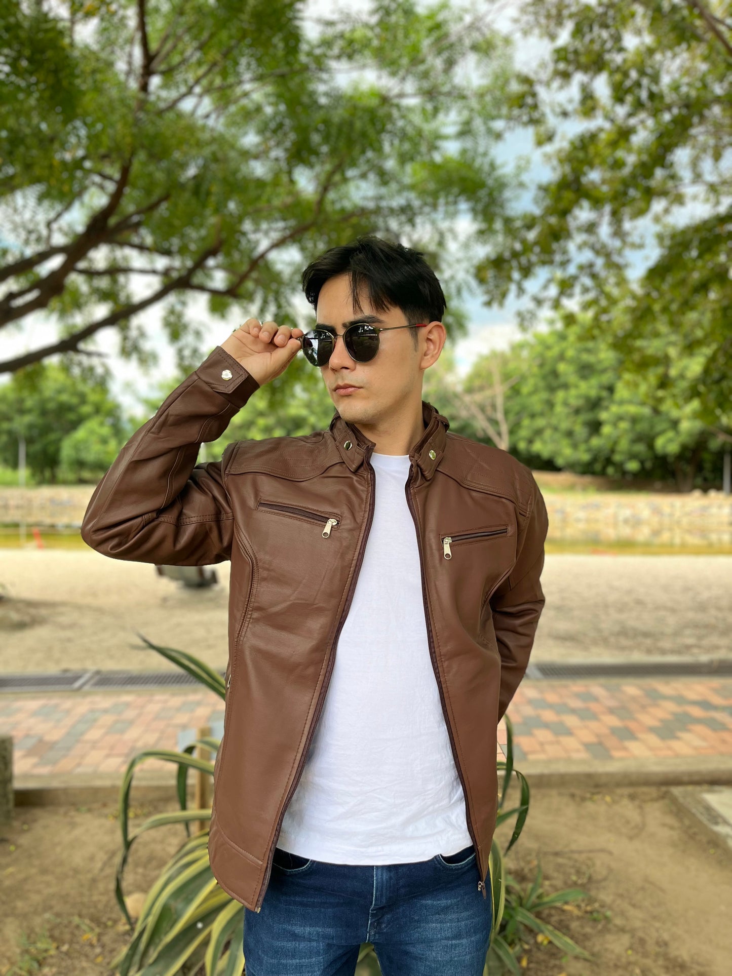 CHAQUETA CABALLERO CUERINA CON CUELLO DE DOBLE BROCHE-VENA BROCHE