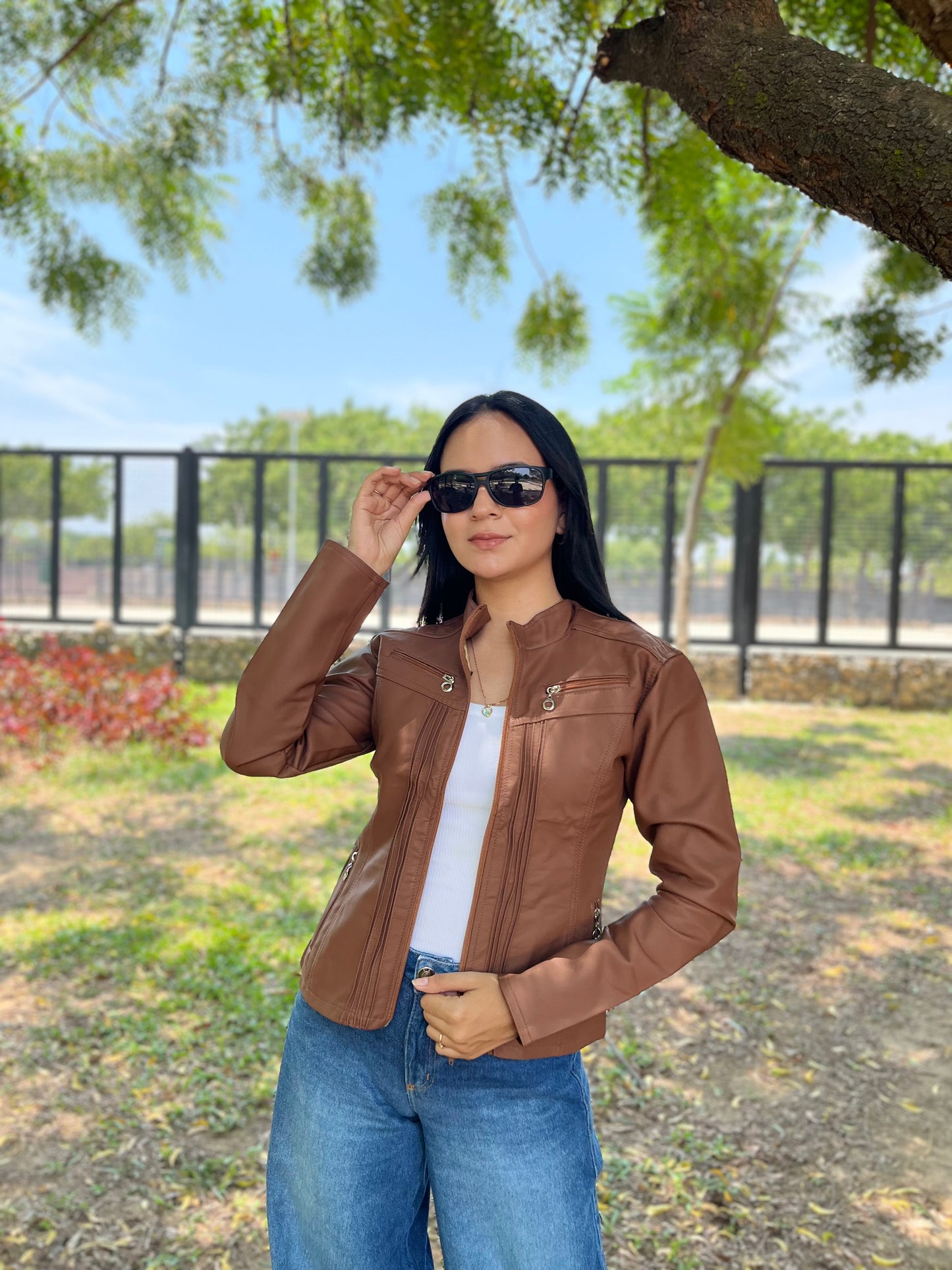 CHAQUETA CUERINA MUJER TIPO BIKER CON CUELLO MAO-LAURA CORTA MSF