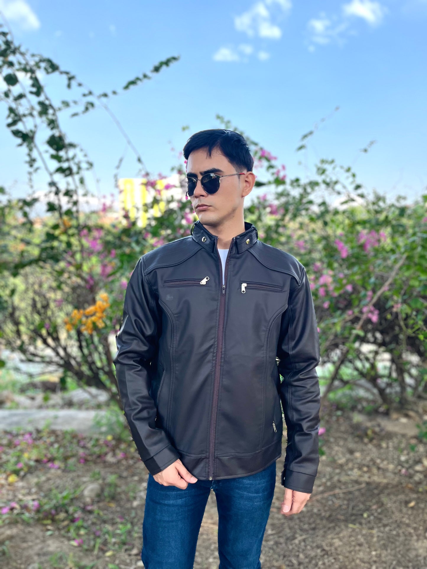 CHAQUETA CABALLERO CUERINA CON CUELLO DE DOBLE BROCHE-VENA BROCHE