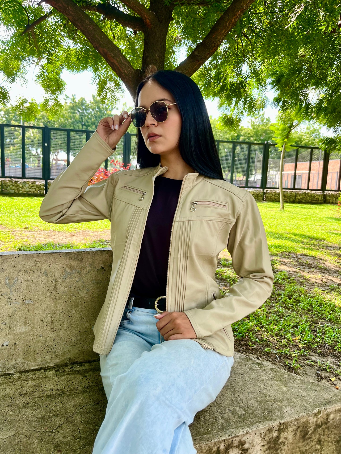 CHAQUETA CUERINA DAMA CORTA TIPO BIKER CON PLIEGUES-SARAH MSF