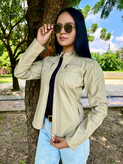 CHAQUETA CUERINA DAMA CORTA TIPO BIKER CON PLIEGUES-SARAH MSF