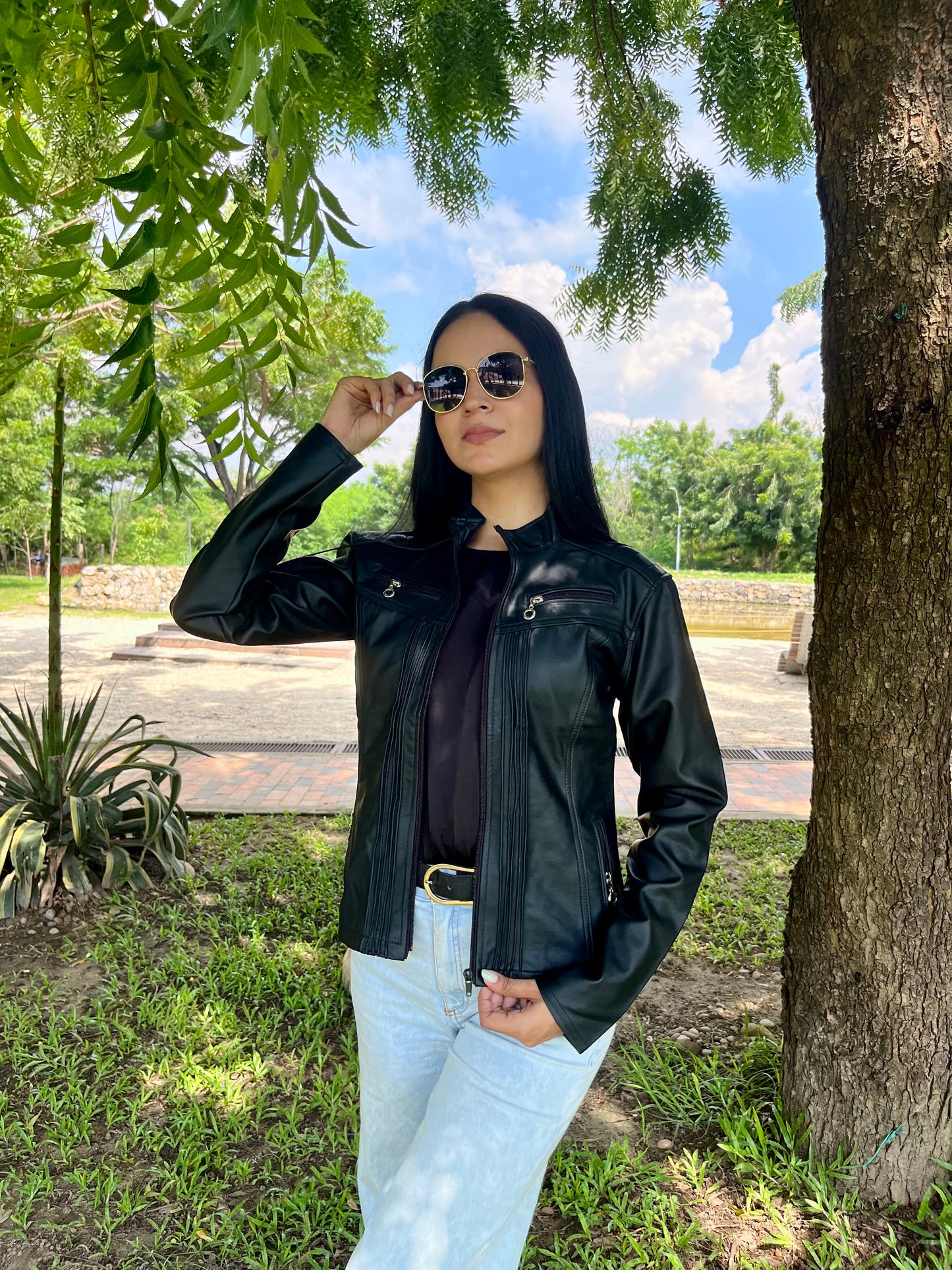 CHAQUETA CUERINA DAMA CORTA TIPO BIKER CON PLIEGUES-SARAH MSF