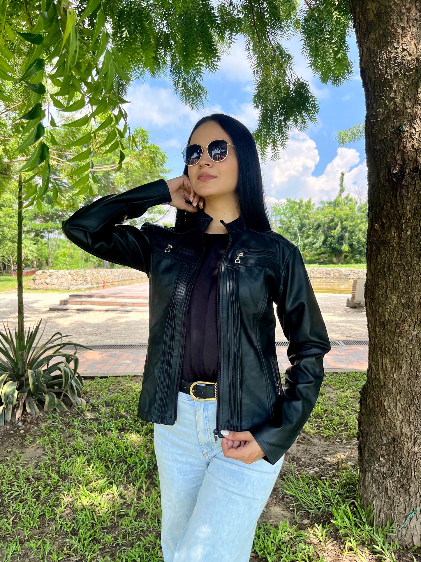 CHAQUETA CUERINA DAMA CORTA TIPO BIKER CON PLIEGUES-SARAH MSF